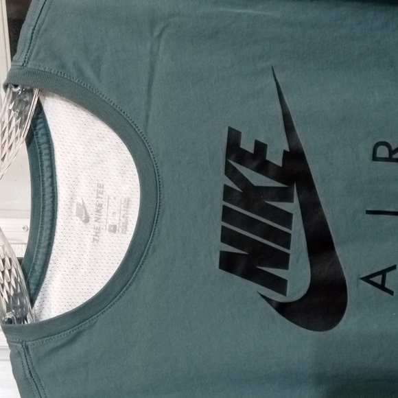 Nike tshirt - Picture 2 of 4
